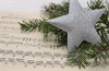 Weihnachtsmotiv - Notenblatt mit Tannenzweig und Stern