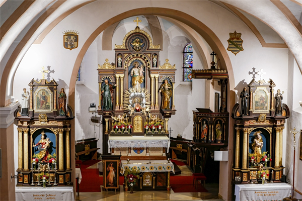 Altaransicht in der Pfarrkirche Liebenau